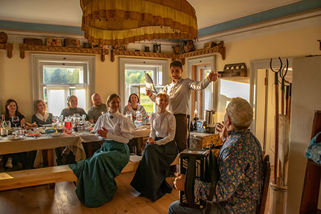 dining guests